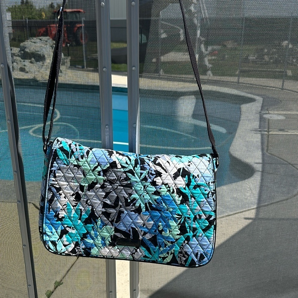 Vera Bradley tooled messenger quilted blue/green/white/ black leaves